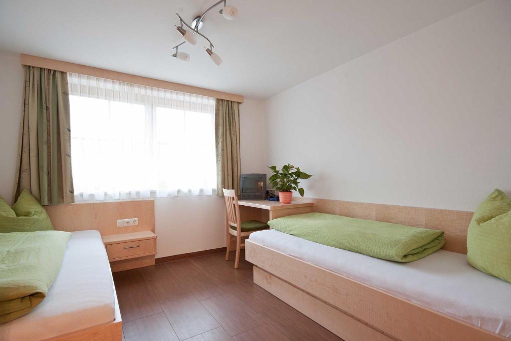 Landhaus Taurer Kals am Grossglockner Room photo